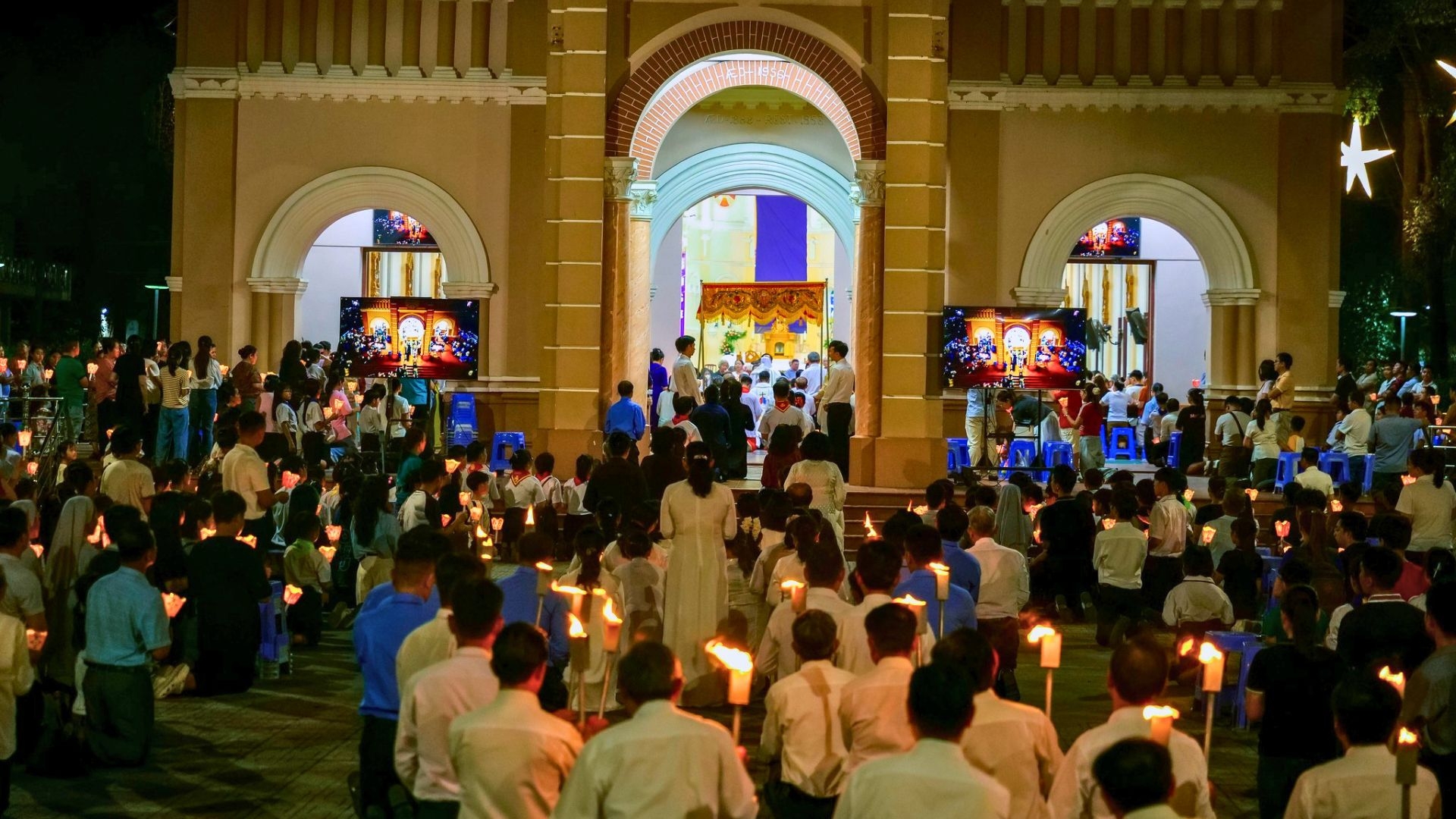 Giáo Xứ Búng Cử Hành Thánh Lễ Tiệc Ly – Thứ Năm Tuần Thánh